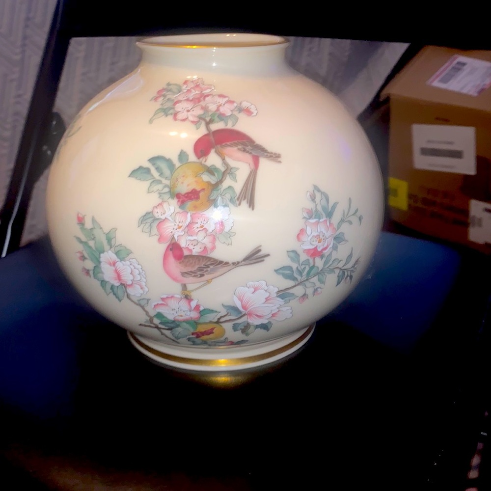 Lenox serenade Vase